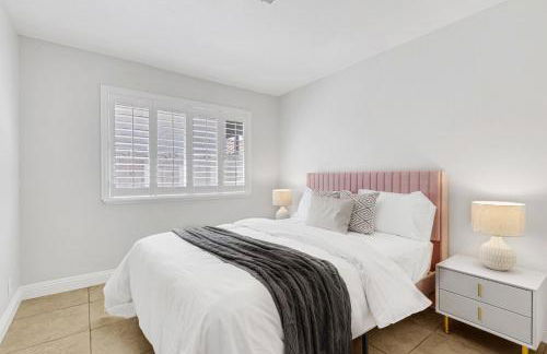 Vacation Home in Vegas w Pool 2 mile to Strip - Foto 14