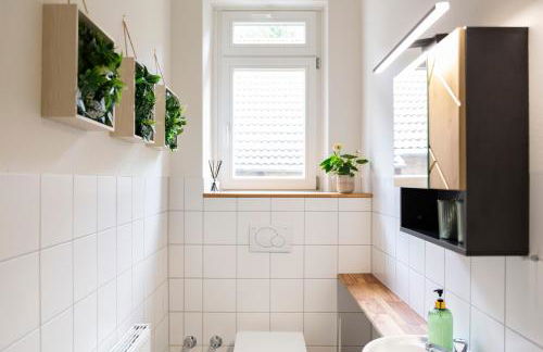 Charaktervolle 122qm Altbau-Ferienwohnung mit Stuck, viel Platz für Familien & Gruppen bis zu 8 Personen, Parkplatz inklusive - Photo 13