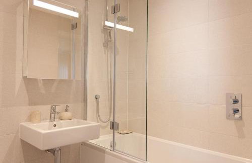 2 Bed - Leeward House by Pureserviced - Foto 15