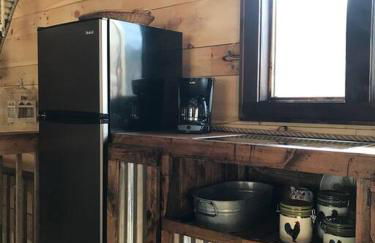 Petting Zoo! Hot Tub, 15 acres, stream & Romance! - Foto 45