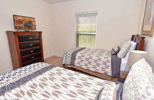 Comfortable Pool Home with Spa & Games Room Close to Disney - Foto 24
