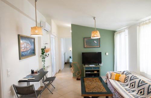 Nadia's Place - Photo 11