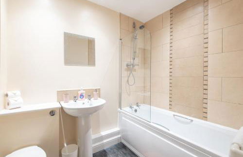 Apartment 10 - Photo 14