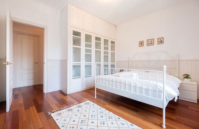 Stunning 4BR Apart in Sagrada Familia - Photo 4