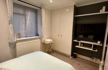 Central 1bedroom Apartment, connected via underground, overground and many bus routes - Foto 3
