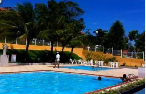 Vista para a lagoa - Enseada Azul, perto da Bacutia e Peracanga - Duas suítes Ar Condicionado - Varanda Gourmet - Lazer Completo, piscinas, quadras, sauna, pescaria, náutica, bar, restaurante, parques - Estacionamento e Portaria 24h - Foto 2