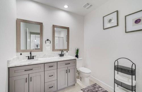 SW Florida Luxury Modern Retreat, King Bed Suite , Close to Beaches / Golfing / Fishing / Air Ports , 2023 Built - Foto 26