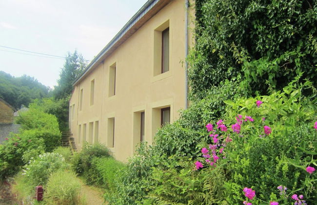 Modern Farmhouse in Chassepierre With Terrace - Photo 1