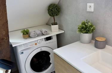 Modern Cocoon Under Roof Parking Close to Tram - Foto 20