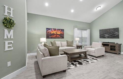 Brand NEW Modern Luxury wPrivate Pool Hot Tub BBQ Home Cinema 2 Miles to Disney - Foto 10