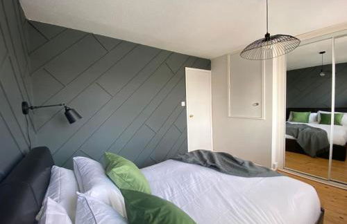 2 Bed House in Hampton - Free parking - Foto 12