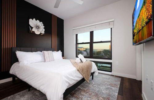 Modern 2BR Getaway-w Parkng, Near Rvrwlk&Conv Ctr - Foto 70