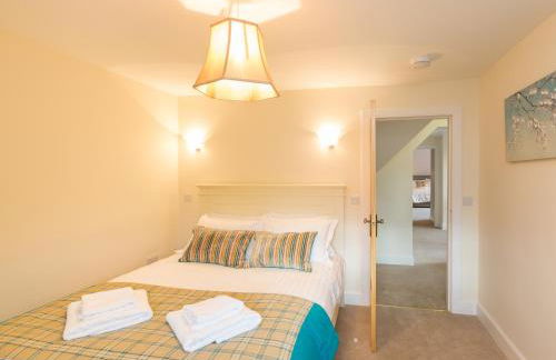 Rose Cottage with Hot Tub - Photo 28