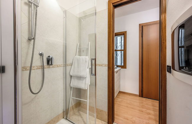 Emilia Studios 6 - Photo 8