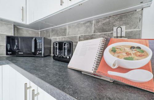 Comfy 4 Bed, Sleeps 8, fast WIFI, Contractor friendly - Foto 43