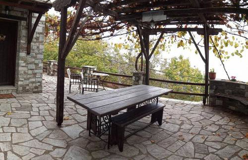 Άνετος χώρος με parking, αυλή και θαυμάσια θέα - Foto 2