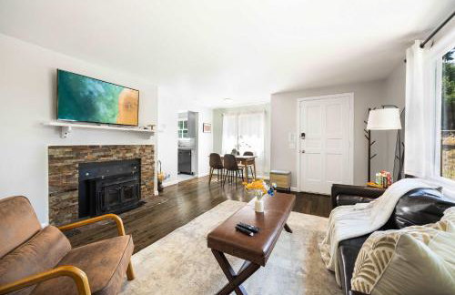 Vintage Charm 3BR Home w Yard Pets Welcome - Foto 9