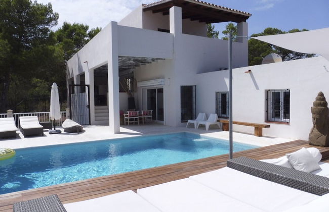 Villa in Cala Tarida With Private Pool & Sea View - Photo 30