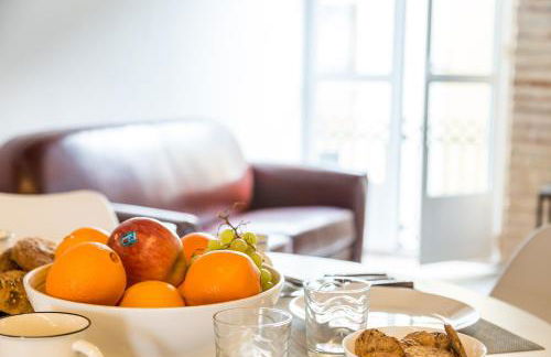 FLORIT FLATS - CATHEDRAL LUXURY TERRACE FLAT 2BR 2BA AC Wifi - Photo 4