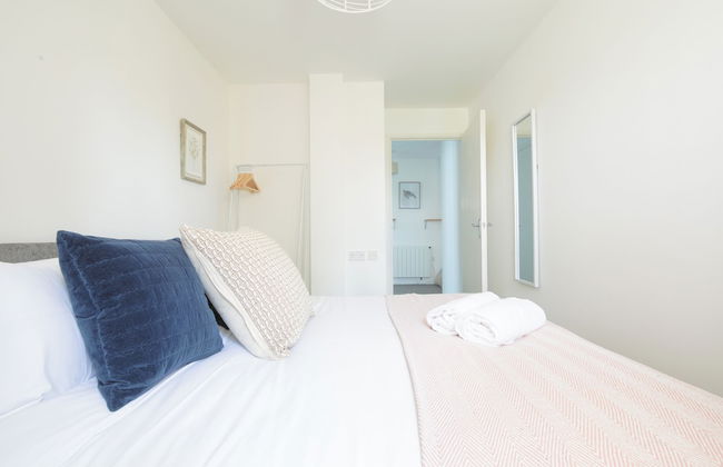 2 Bed Apartment Overlooking Water - Foto 1