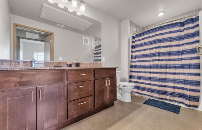 Luxurious 1 Bed 1 Bath Apartment At The Meadows 1 Bedroom Apts by FlexHaus - Photo 11