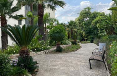 Amazing Two Bedroom Apartment in Los Flamingos, Marbella - Photo 6