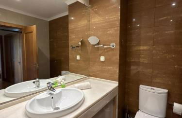 Lux Apt in Priv Condo with Pool, near Beach, Parking & Easy Access to Lisbon - Foto 3