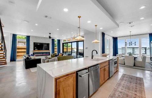 Lakefront Stay for 16 with Pool Dock & Game Room - Foto 18