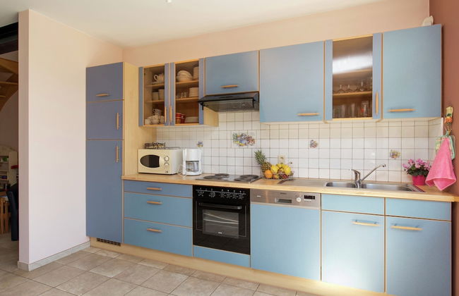 Cushy Holiday Home With Fenced Garden - Photo 11