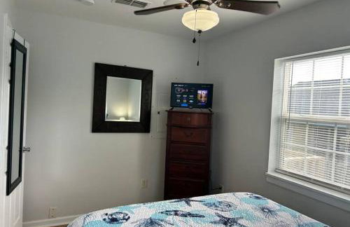 Bay Breeze Bliss-Hot Tub, Bar and Canal 5mi to Beach - Foto 34