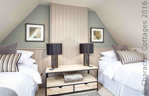 Honeysuckle Cottage Middle Tysoe - Photo 22