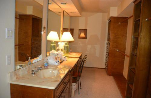 37DPD - Forest view, log-sided two bedroom, two bath condo on Lake Ouachita - Photo 14