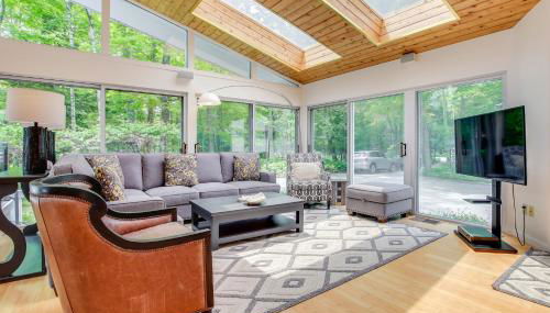 Modern Waterfront Home - 1 Mi to Cave Point Park! - Foto 3