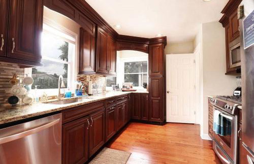 Chain O Lakes Nautical 4Bed 3Bath Waterfront with Bonus Room, Large Deck and Hot Tub - Foto 40