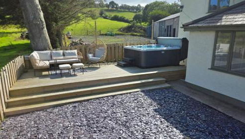 Cwm Uchaf Holiday Home, hot tub and horse view! - Foto 2