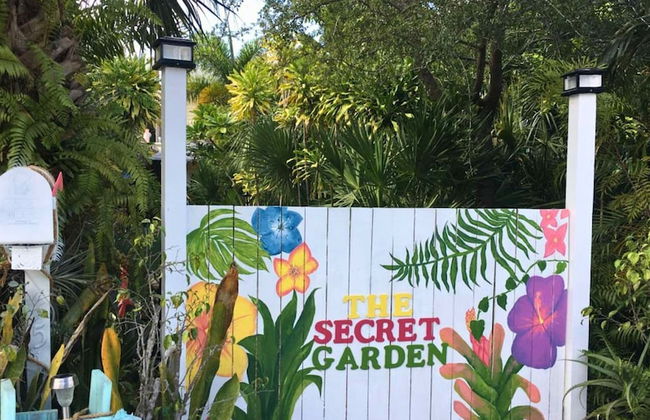 The Secret Garden - The Cottage Near Beach, Shops, Restaurants, Pet Friendly, Close to Lucerne Ave! - Foto 43