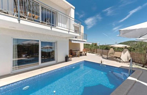 Six-Bedroom Holiday Home In Rogoznica - Foto 1