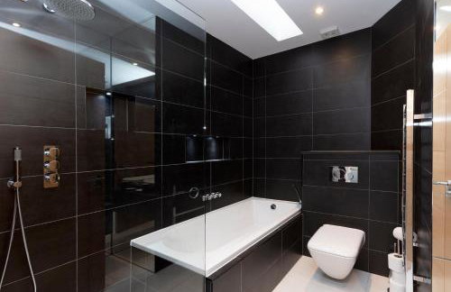 Stunning Central Windsor Town House With Parking - Foto 36