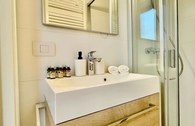 Modern 2BR Penthouse Near Diamond District by Oneluxstay - Foto 43