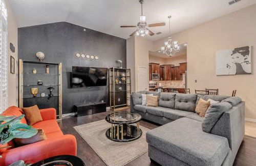 The Castle! by the Lake with Pool & Balcony West Plano - Foto 3