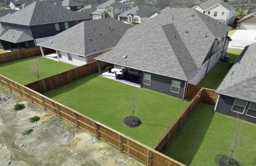 4Bed Luxury Getaway with Pool Table and Near Lake Lavon - Foto 27