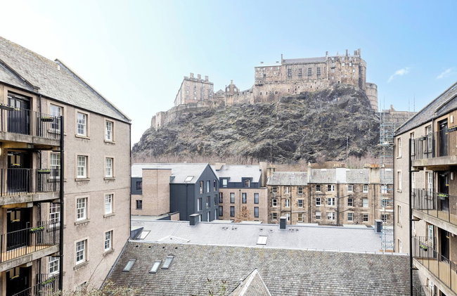 JOIVY Stylish Castle View Flat with Balcony - Foto 23