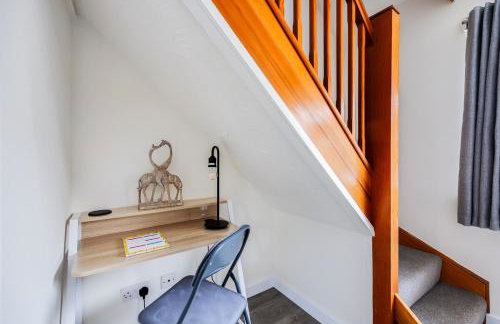 Winslow House - Walking Distance to the High Street - Driveway Parking, Fast WiFi, Smart TV and Self-Check-In by Yoko Property - Foto 12