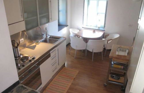 2 Bed House Sleeps 5 - Terrace - Communal Pool - Photo 11