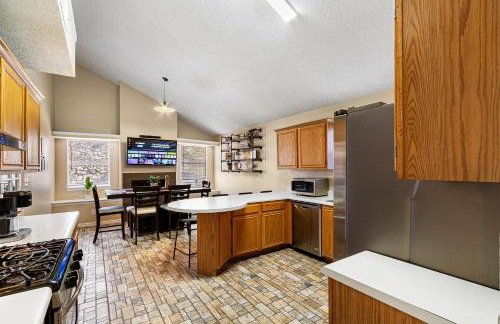 Peaceful West: 4BR Dusk Haven - Foto 12