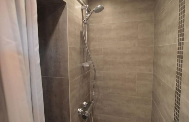 Hillside Retreat With Pond - Photo 20