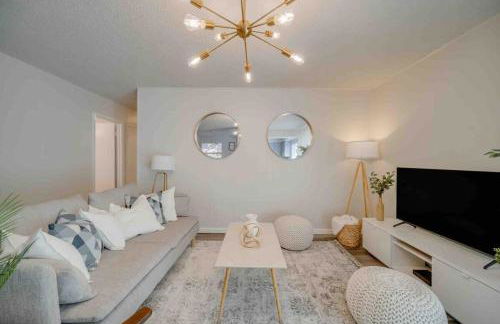 Stunning 4BR 2BA Hot Tub Cozy Holiday Home in Plano - Foto 2