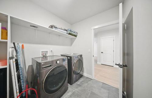 BRAND NEW Scenic Luxury Mountain Retreat - Photo 67