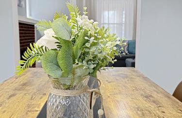 Lux 3BR, Steps from Airport, U of R & Grocery Stores - Foto 3