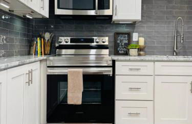 3BR Oasis DT ORL, Full Kitchen & Fenced Yard! - Foto 59